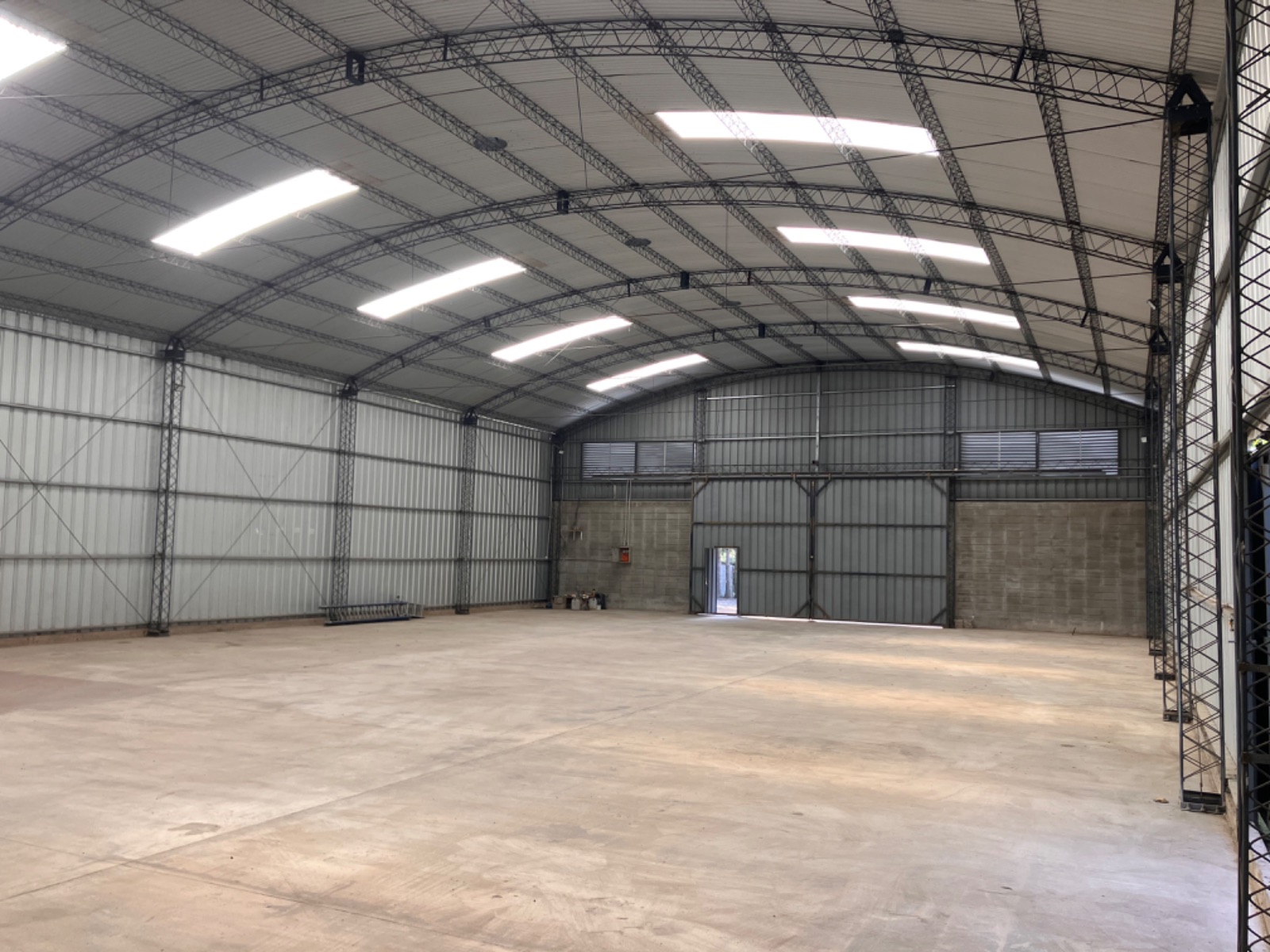 Galpón en alquiler de 1200m2 ubicado en Manga · Foto 3