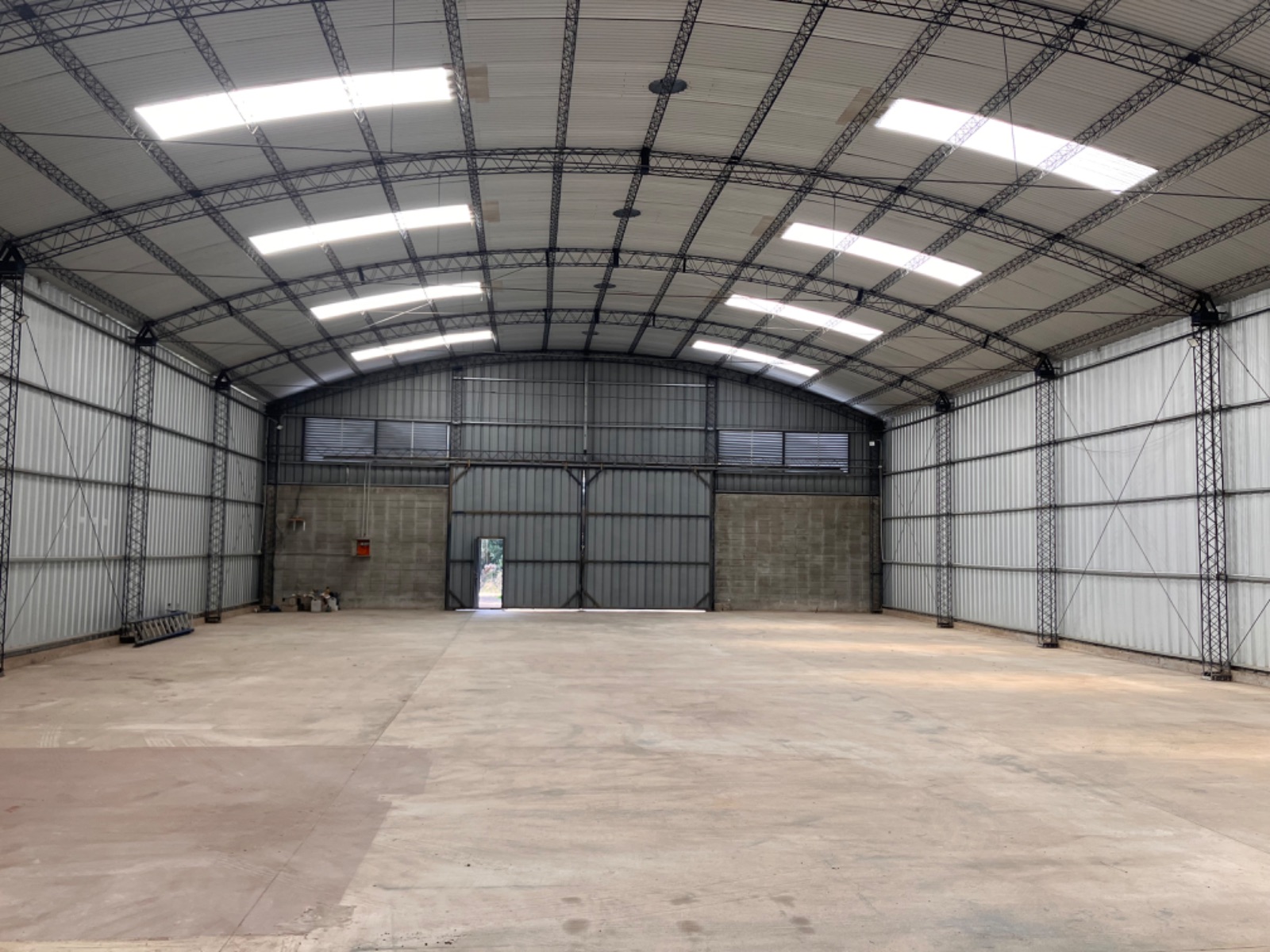 Galpón en alquiler de 1200m2 ubicado en Manga · Foto 2