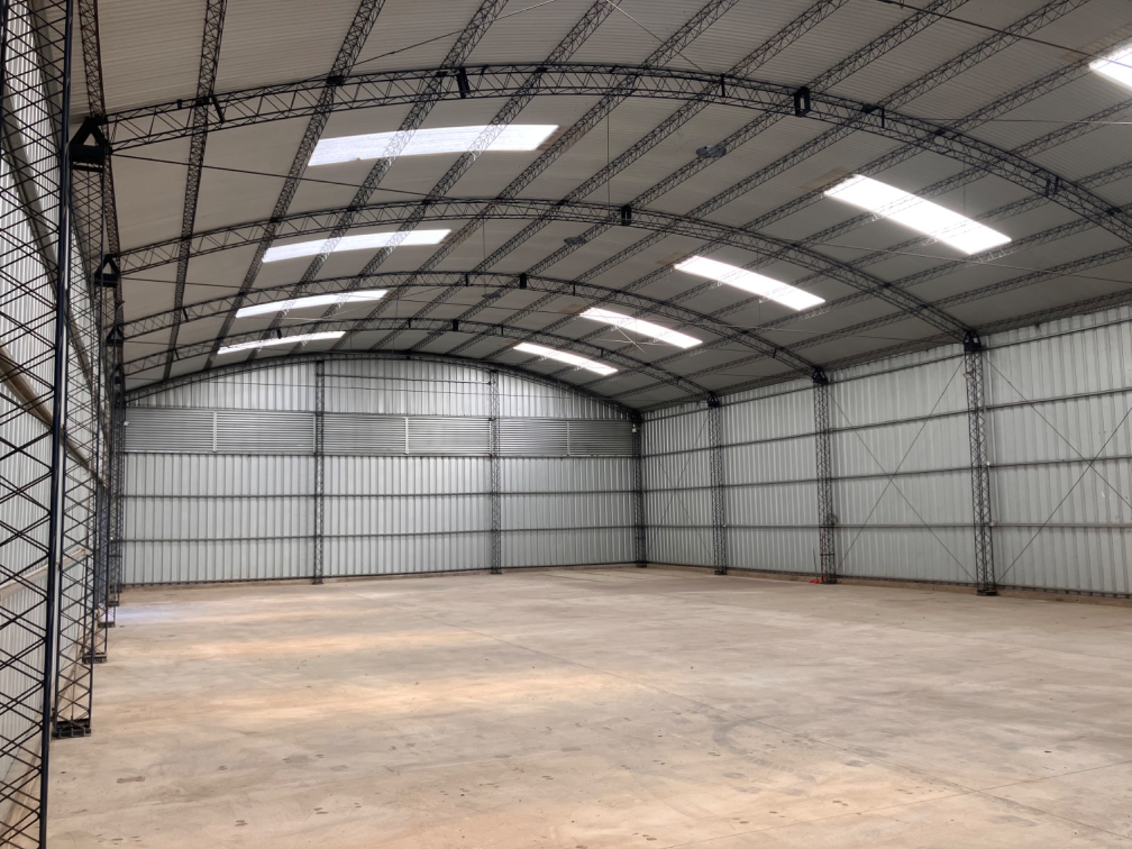 Galpón en alquiler de 1200m2 ubicado en Manga