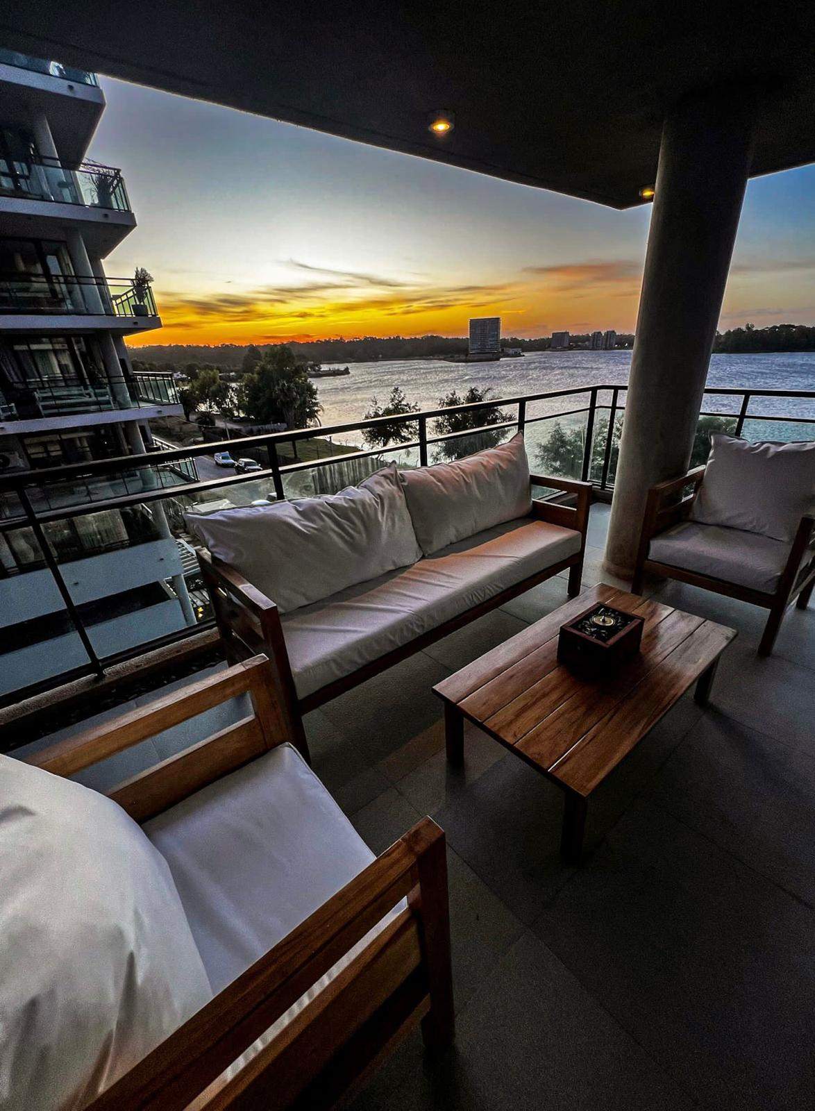 Apartamento en alquiler con cochera en Shangrilá