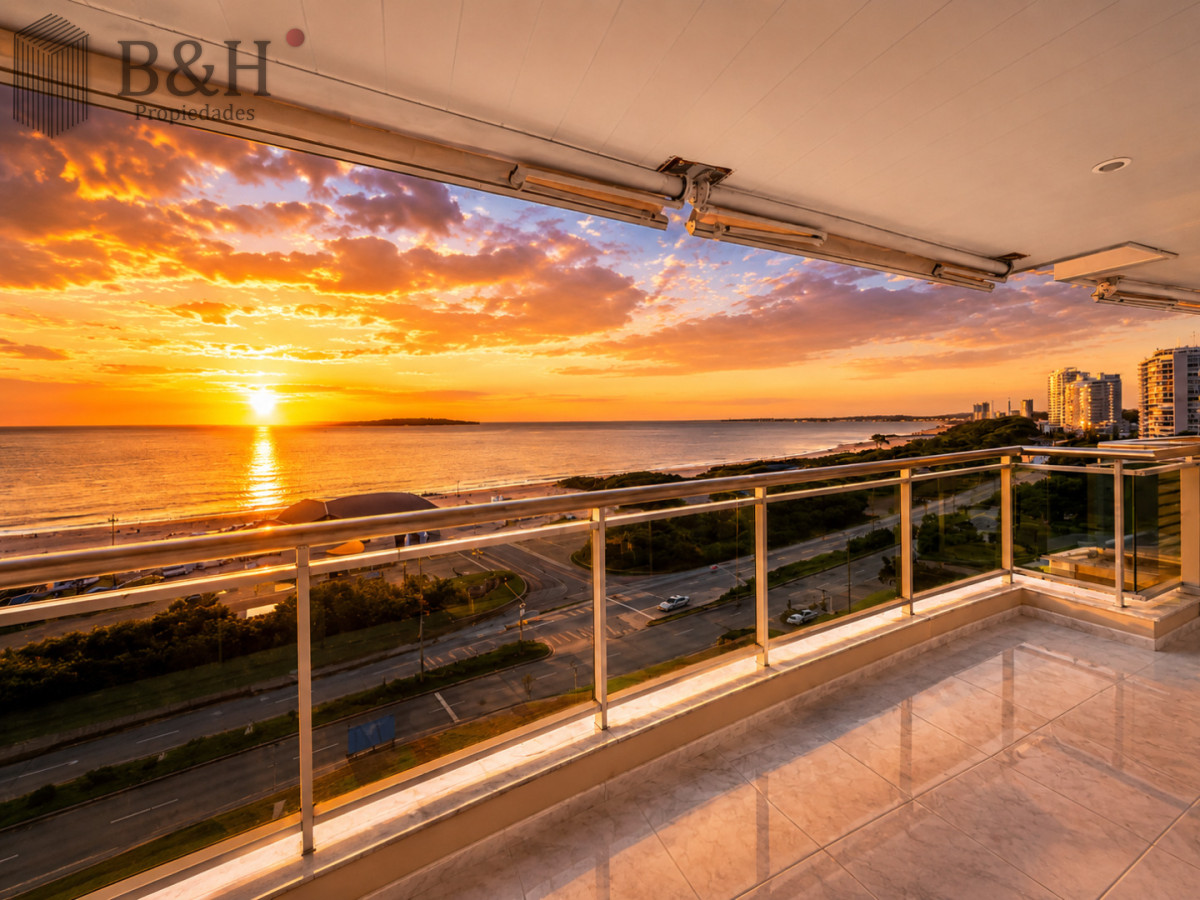 Apartamento de 3 Dormitorios sobre Playa Mansa, en Venta y Alquiler · Foto 3