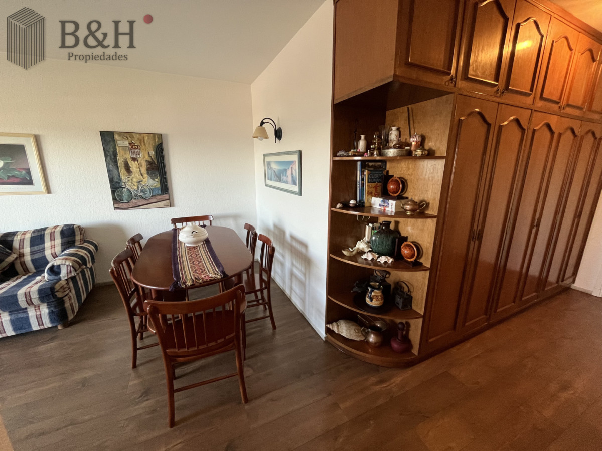Apartamento en Primera Línea de la Playa Mansa en Alquiler Anual e Invernal con Cochera · Foto 6