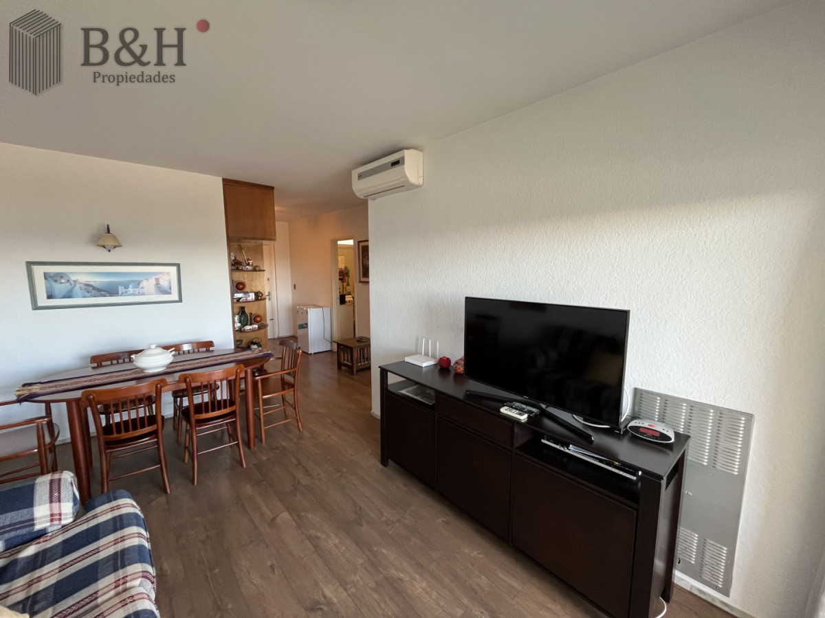 Apartamento en Primera Línea de la Playa Mansa en Alquiler Anual e Invernal con Cochera · Foto 5