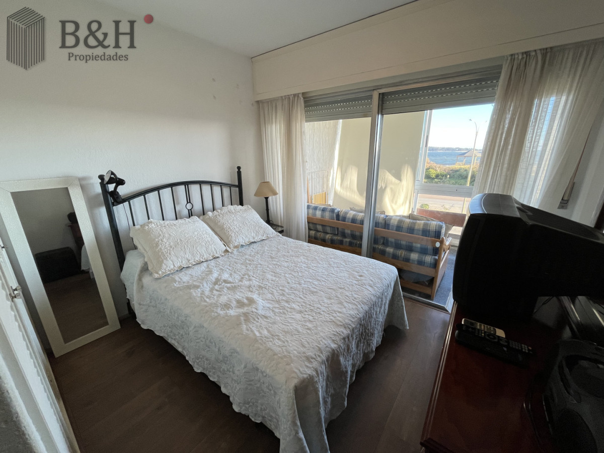 Apartamento en Primera Línea de la Playa Mansa en Alquiler Anual e Invernal con Cochera · Foto 8
