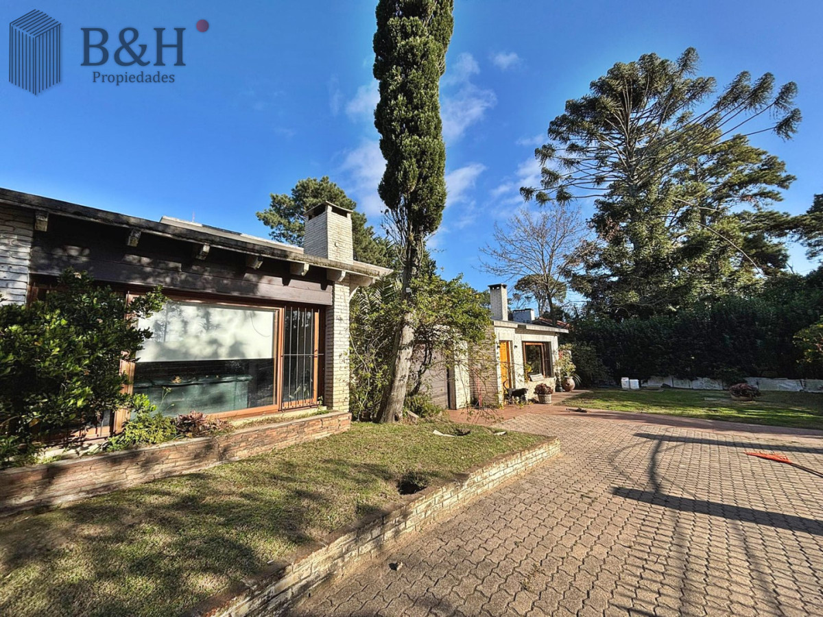 CASA DE 4 DORMITORIOS EN CANTEGRIL