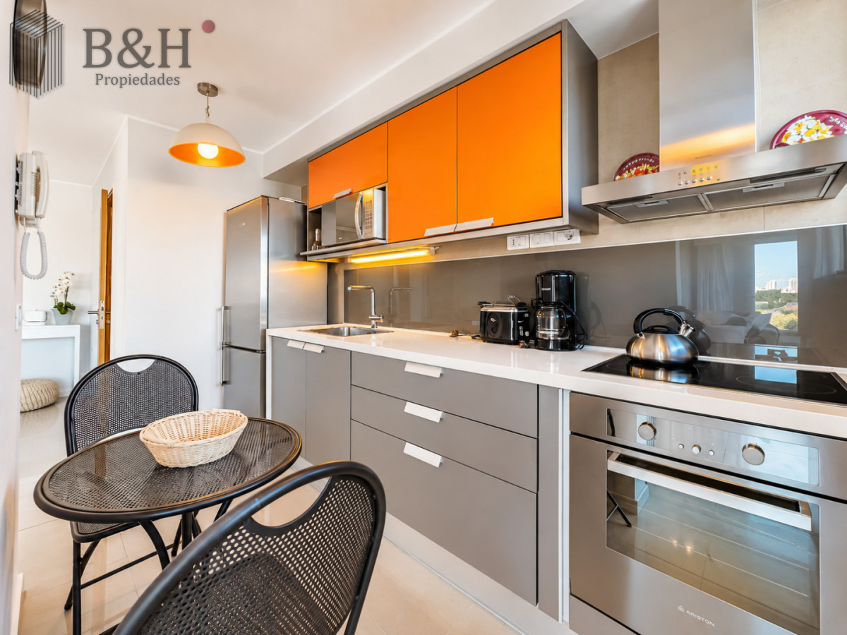 Moderno Apartamento de 1 Dormitorio en Suite a pasos del mar. Playa Mansa, Punta del Este · Foto 7