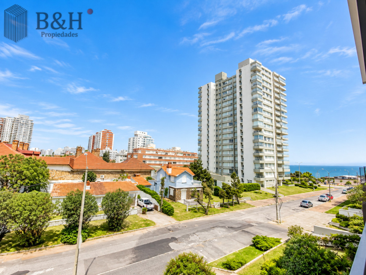 Moderno Apartamento de 1 Dormitorio en Suite a pasos del mar. Playa Mansa, Punta del Este · Foto 4