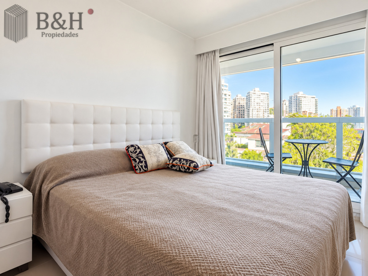 Moderno Apartamento de 1 Dormitorio en Suite a pasos del mar. Playa Mansa, Punta del Este · Foto 10