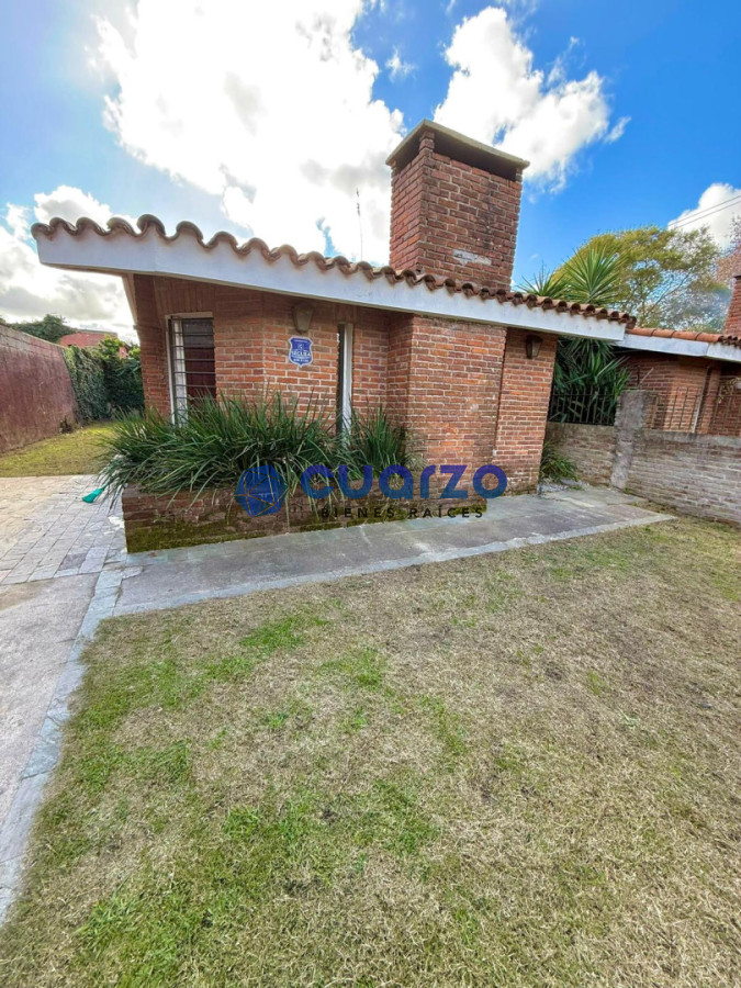 Alquiler Muy Linda Casa. Carrasco Norte. 2 Dormitorios. 2 Baños