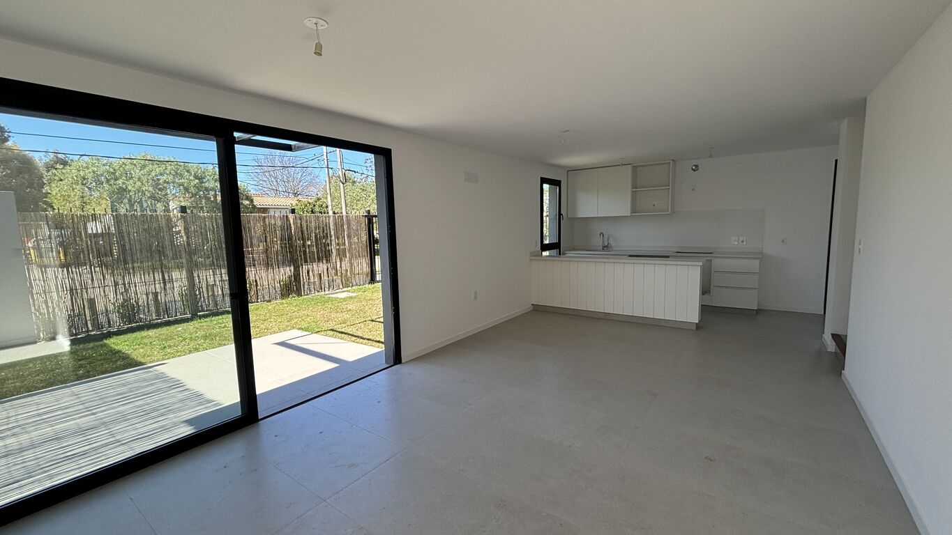 ESTRENÁ CON GRAN JARDÍN · Photo 1