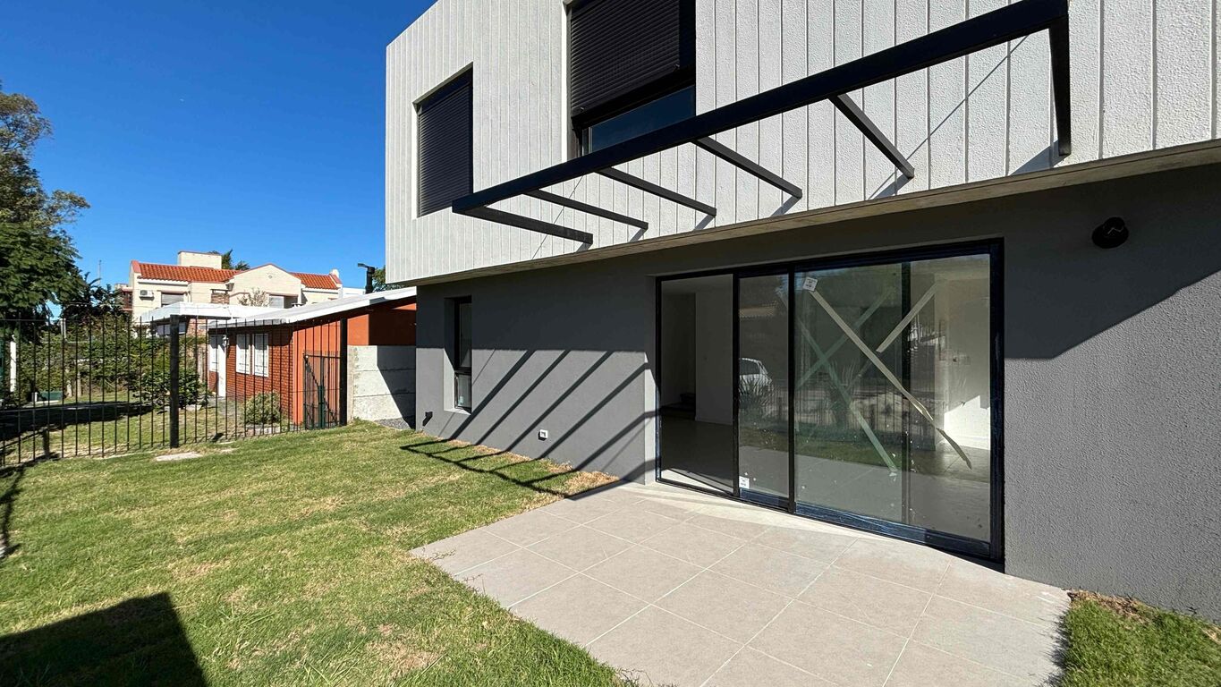 ESTRENÁ CON GRAN JARDÍN · Photo 5