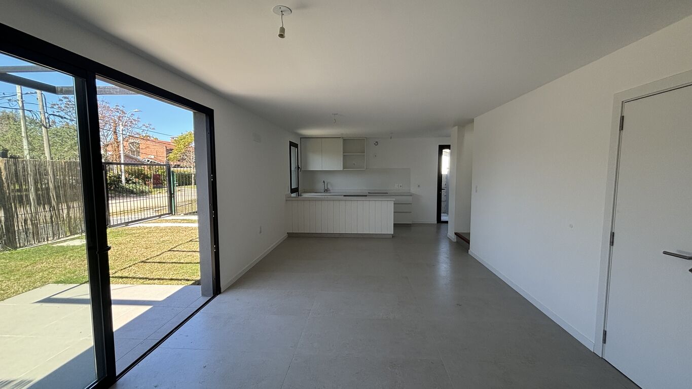 ESTRENÁ CON GRAN JARDÍN · Photo 8