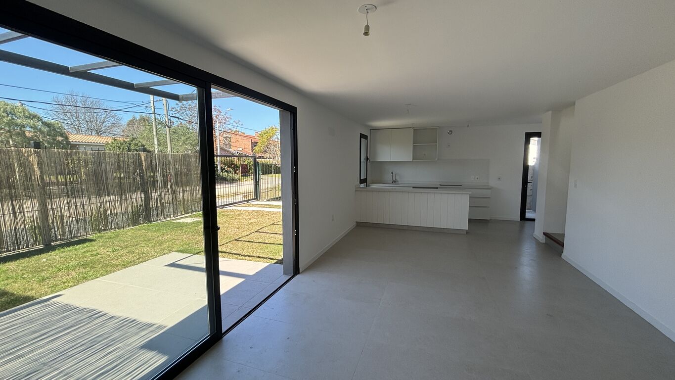 ESTRENÁ CON GRAN JARDÍN · Photo 6
