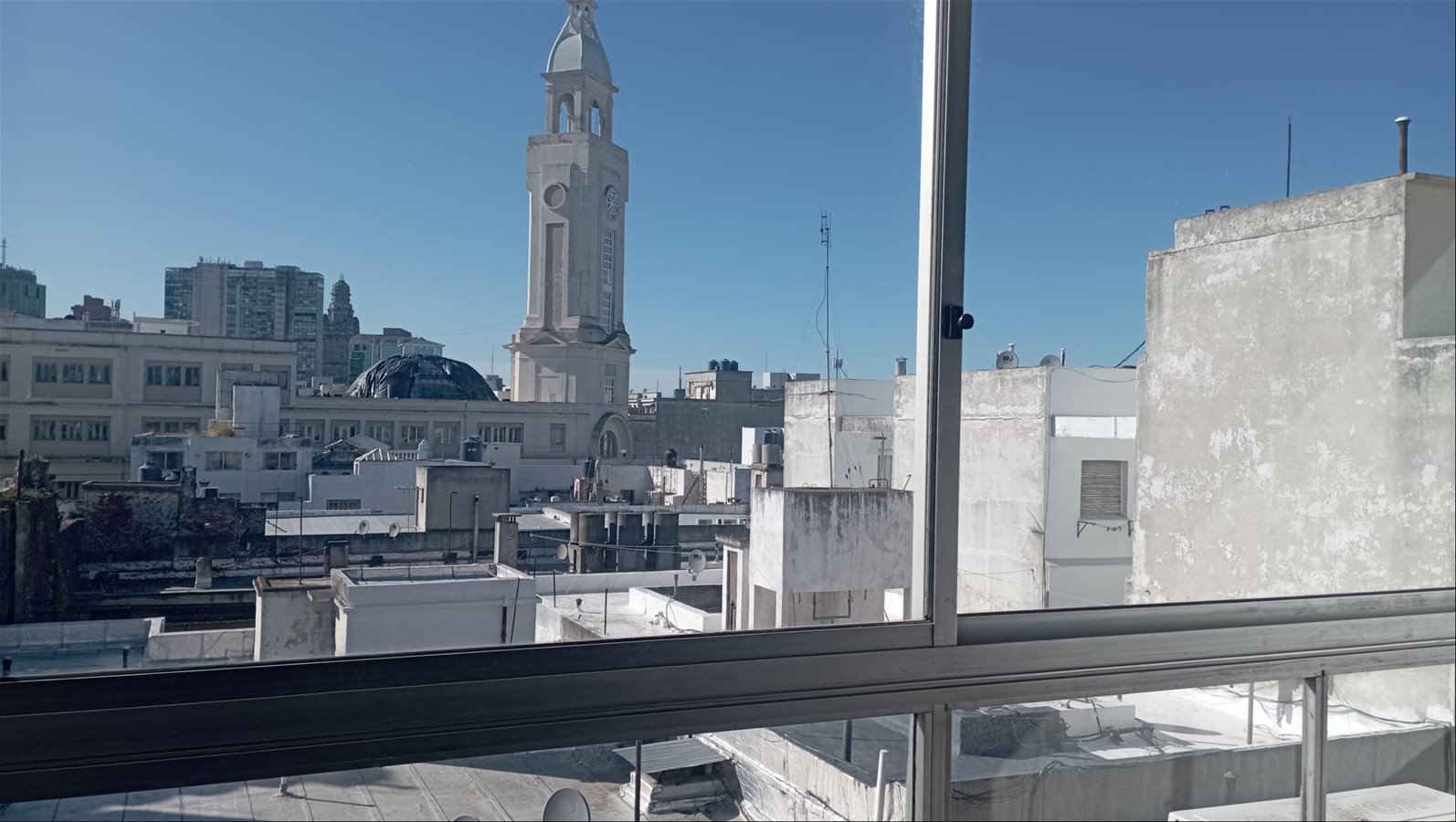 Amplio apartamento cuarto piso en el centro de ciudad vieja