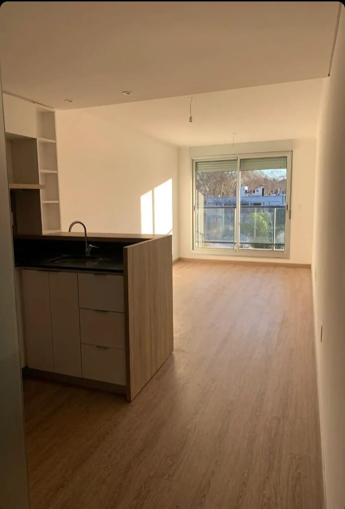 apartamento en alquiler 2 dormitorio en tres cruces Bva. Gral. Artigas esq Gral. pagola