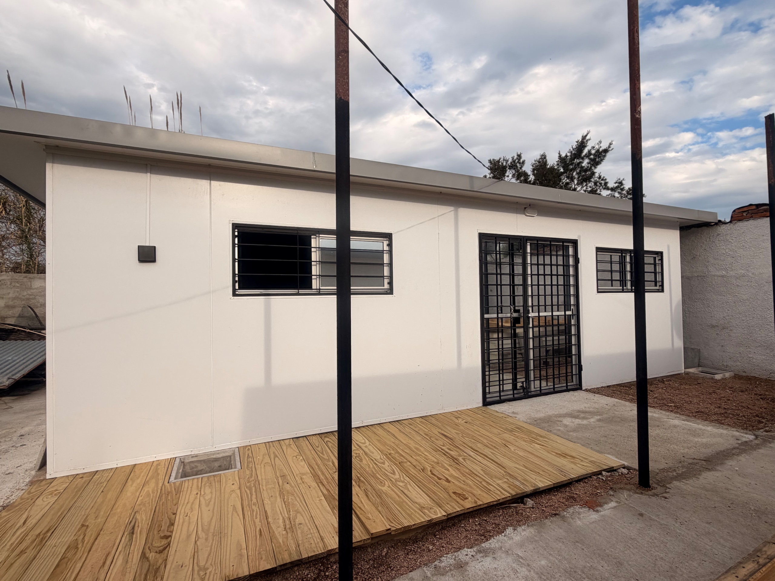 Casa en alquiler c/ cochera en Progreso