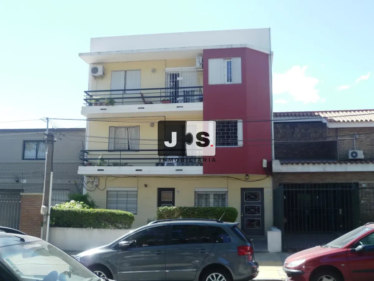 Alquilo apartamento 1 dormitorio c/ patio en Parque Batlle