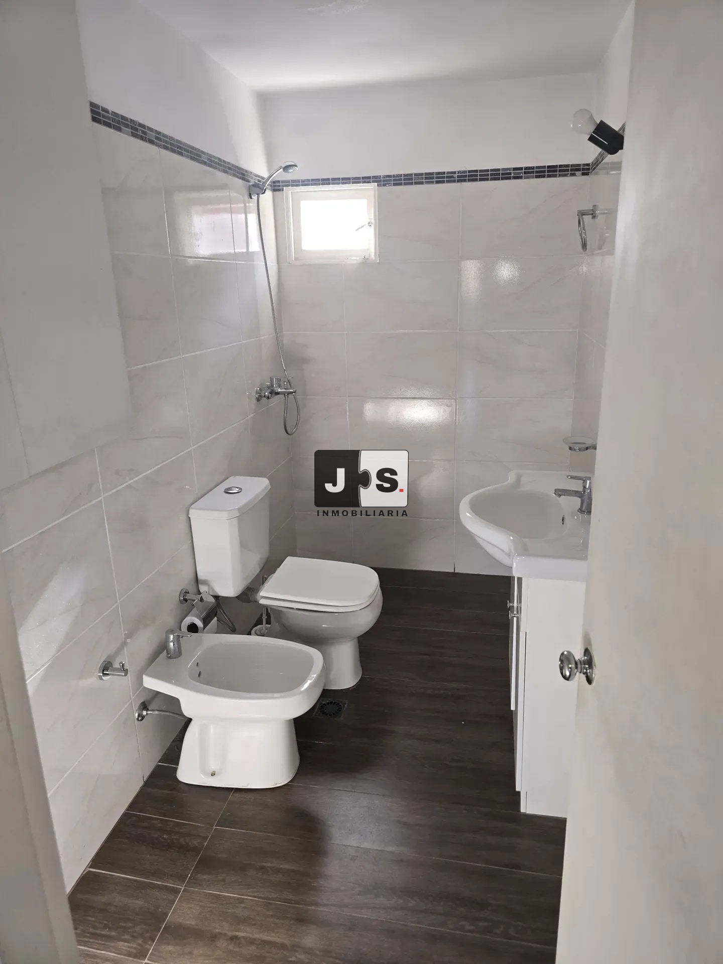 Alquilo Apartamento 3 dormitorio con cochera para 2 autos Aguada · Foto 11