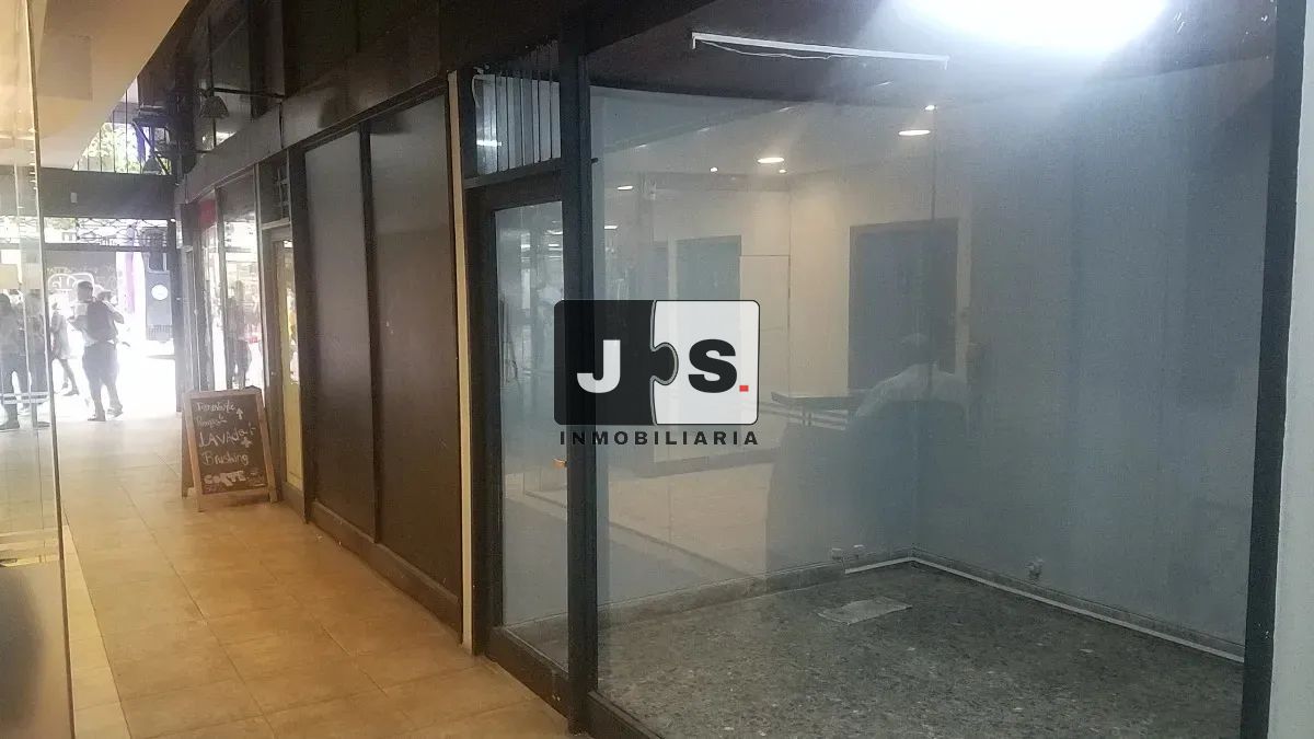 Alquilo Local Comercial en dos plantas en el Centro · Foto 8
