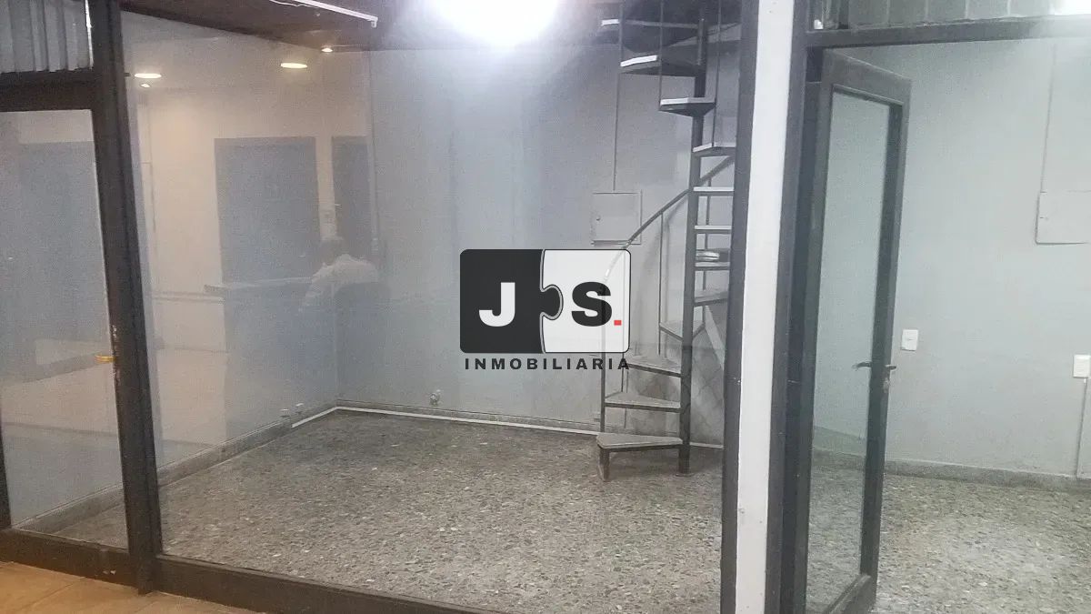 Alquilo Local Comercial en dos plantas en el Centro · Foto 10