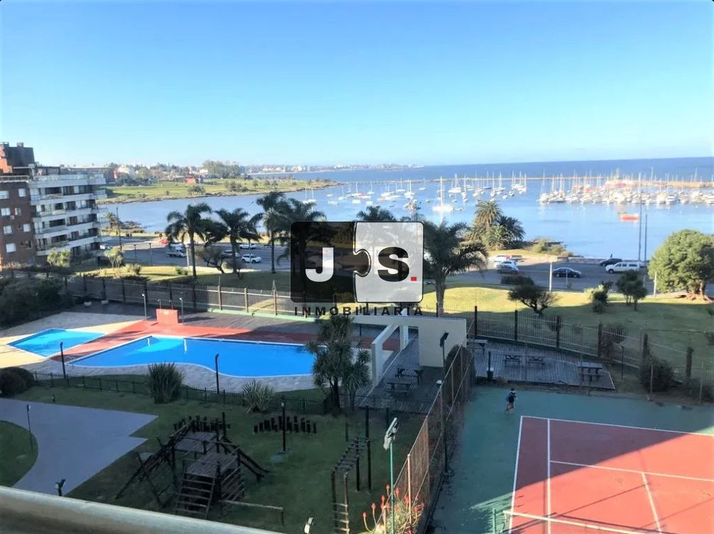 Alquiler Apartamento 4 Dormitorios c/ cochera en Pocitos