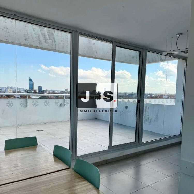 Alquiler Apartamento 2 Dormitorios Tres Cruces con cochera · Foto 11