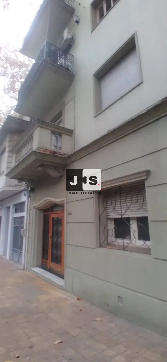 Alquilo apartamento 1 dormitorio con patio Centro · Foto 4