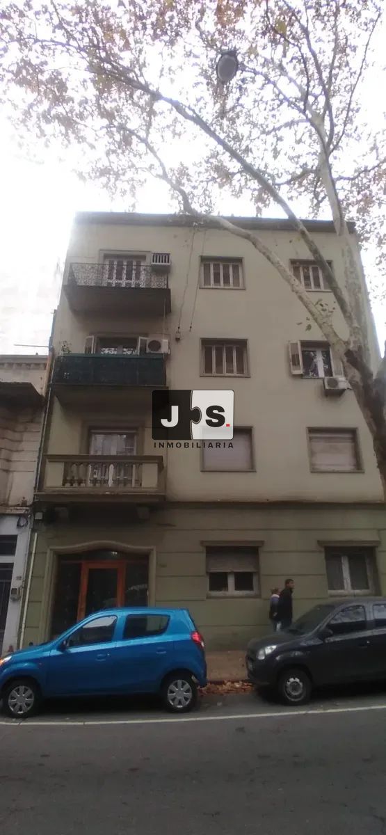 Alquilo apartamento 1 dormitorio con patio Centro · Foto 1