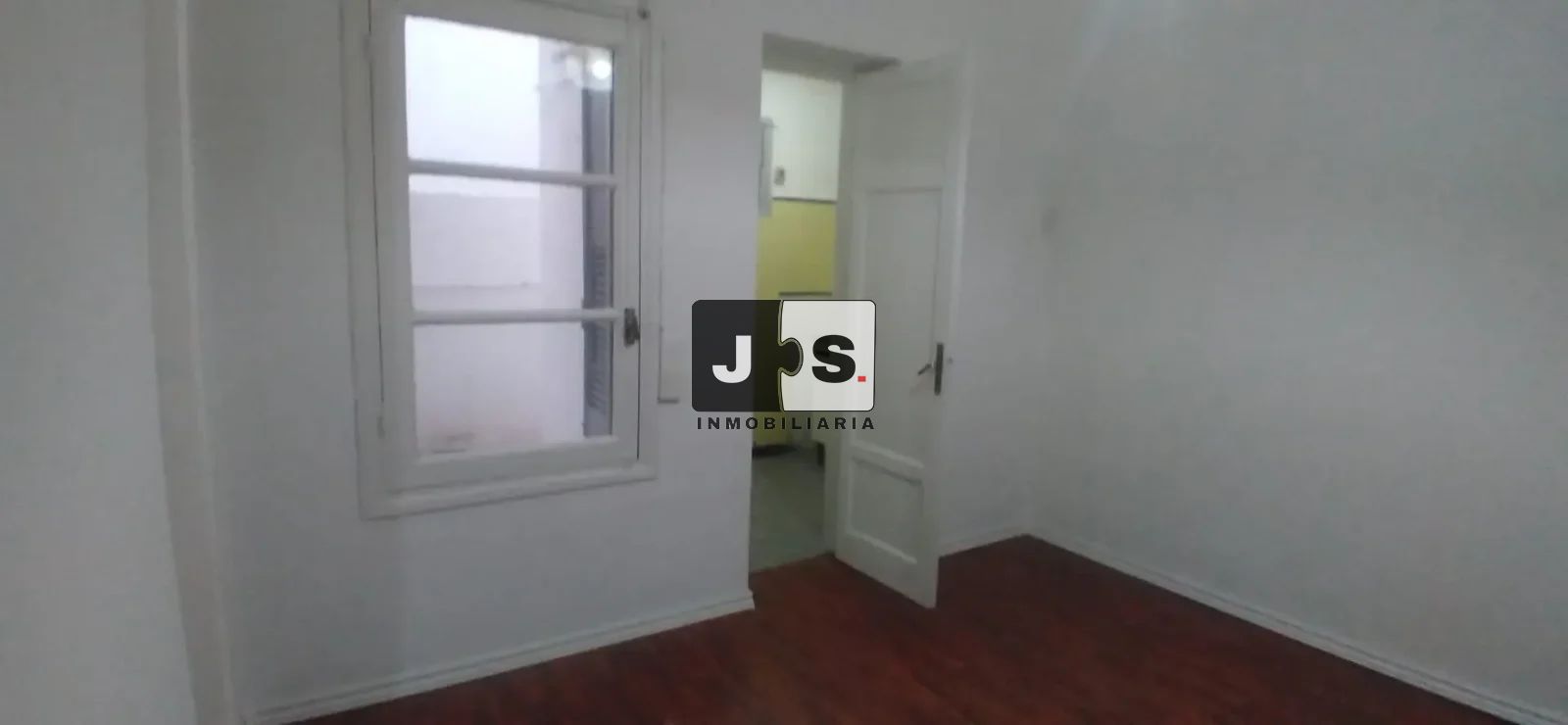 Alquilo apartamento 1 dormitorio con patio Centro · Foto 8