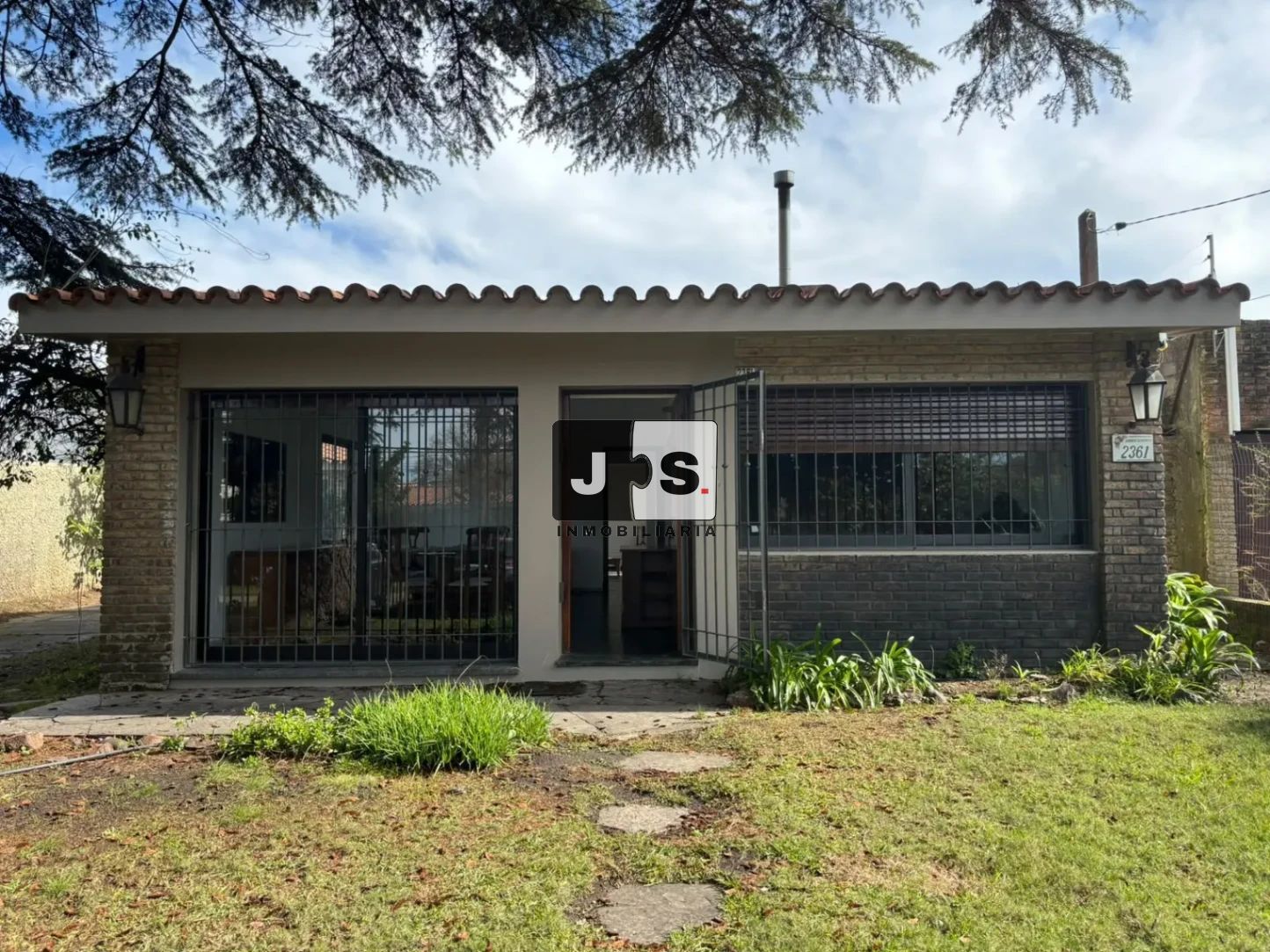 Alquilo casa de 4 dormitorios c/garage Barrio Carrasco