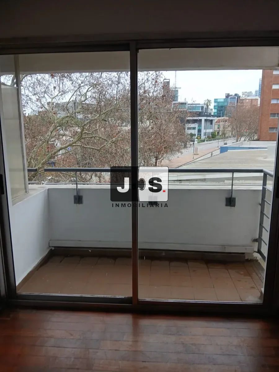 Alquiler de apartamento de 2 dormitorios en Tres cruces · Foto 4