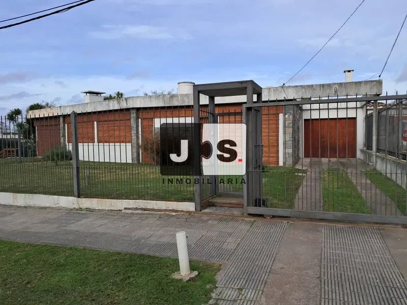 Alquilo casa 2 dormitorios en Punta Gorda