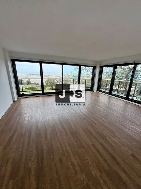 Alquilo apartamento 4 dormitorios en Puerto Buceo