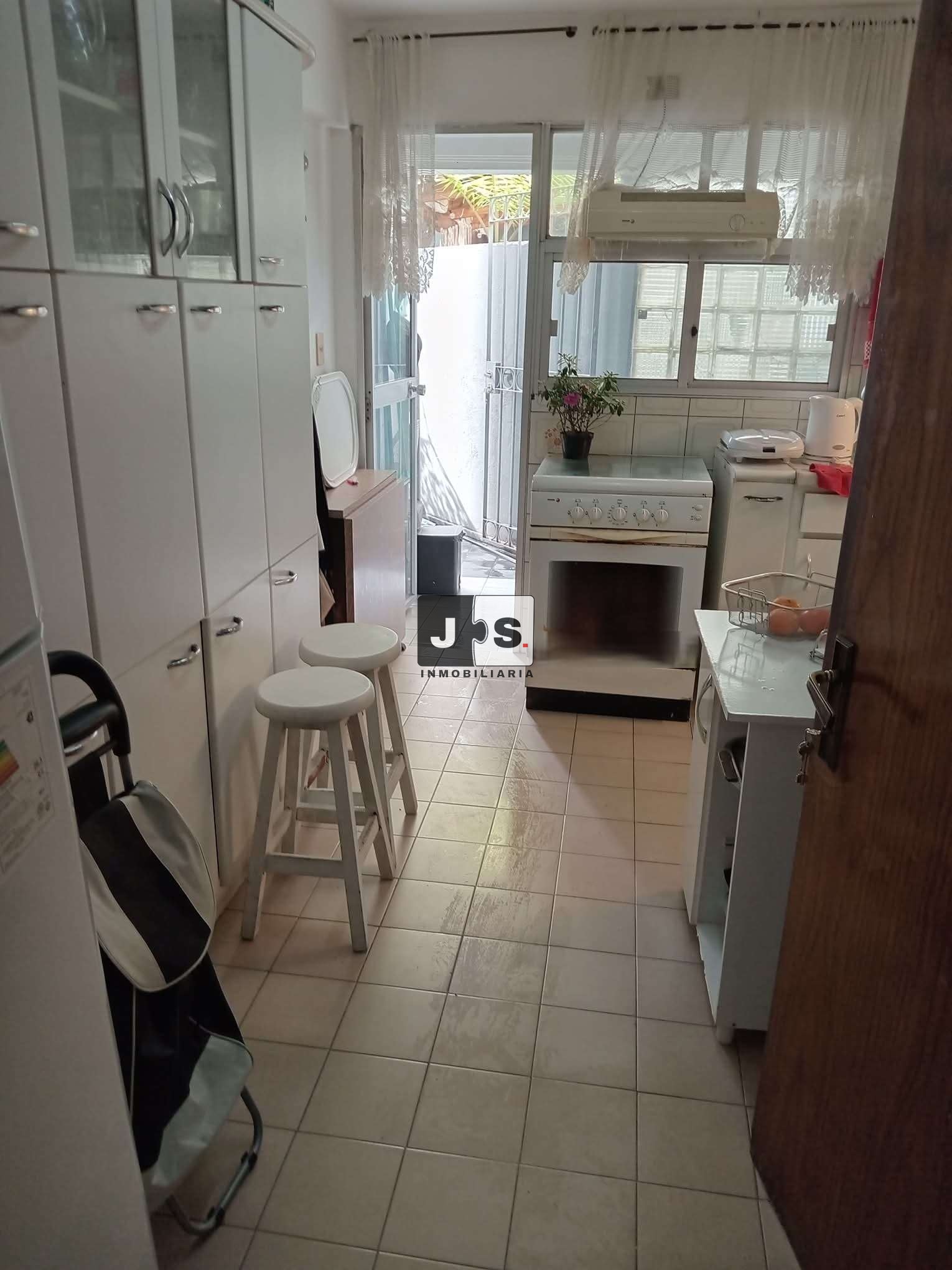 Alquilo apartamento 3 dormitorios c/ cochera Barrio Pocitos · Foto 4