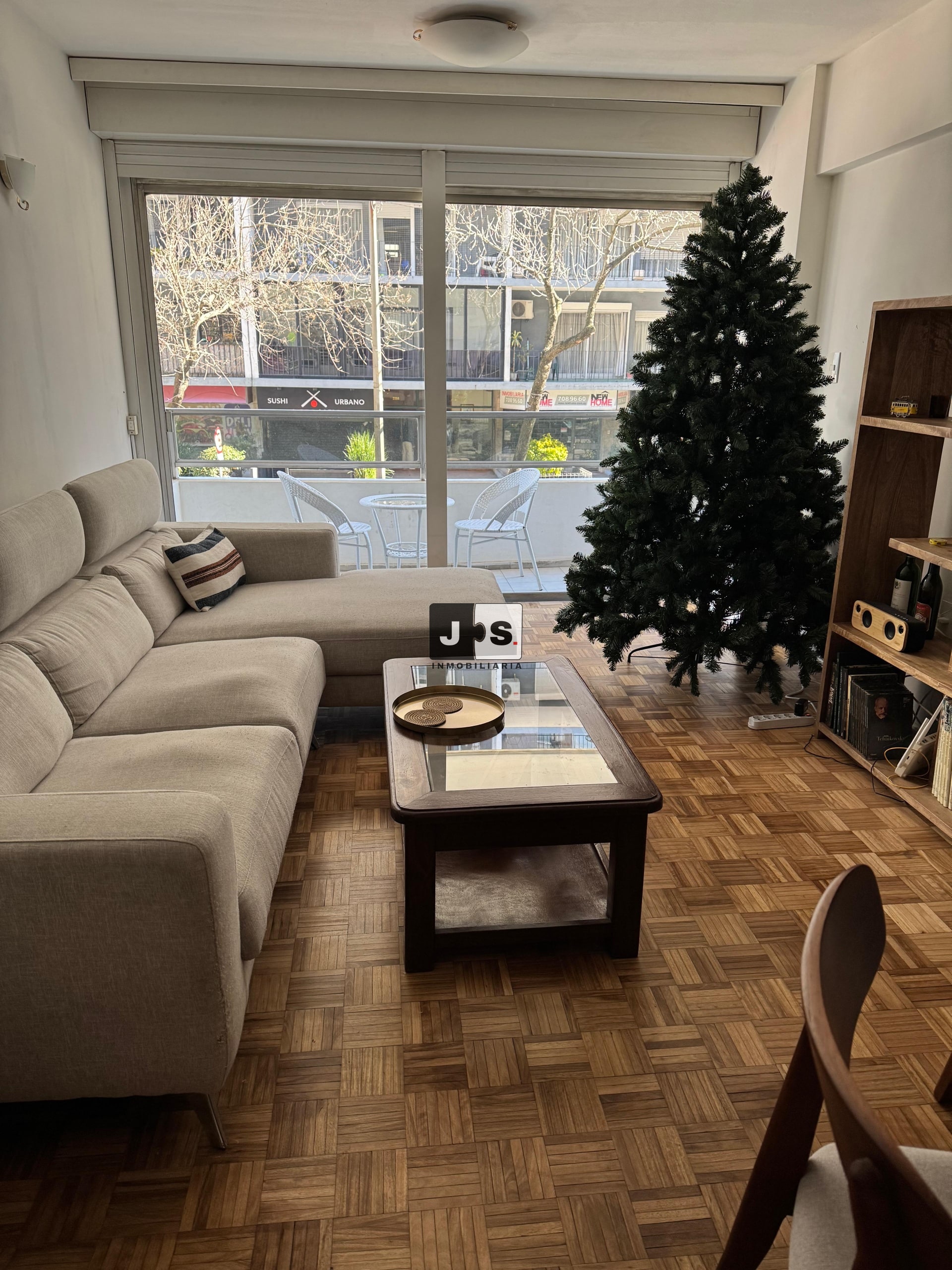 Alquilo apartamento 3 dormitorios c/ cochera Barrio Pocitos