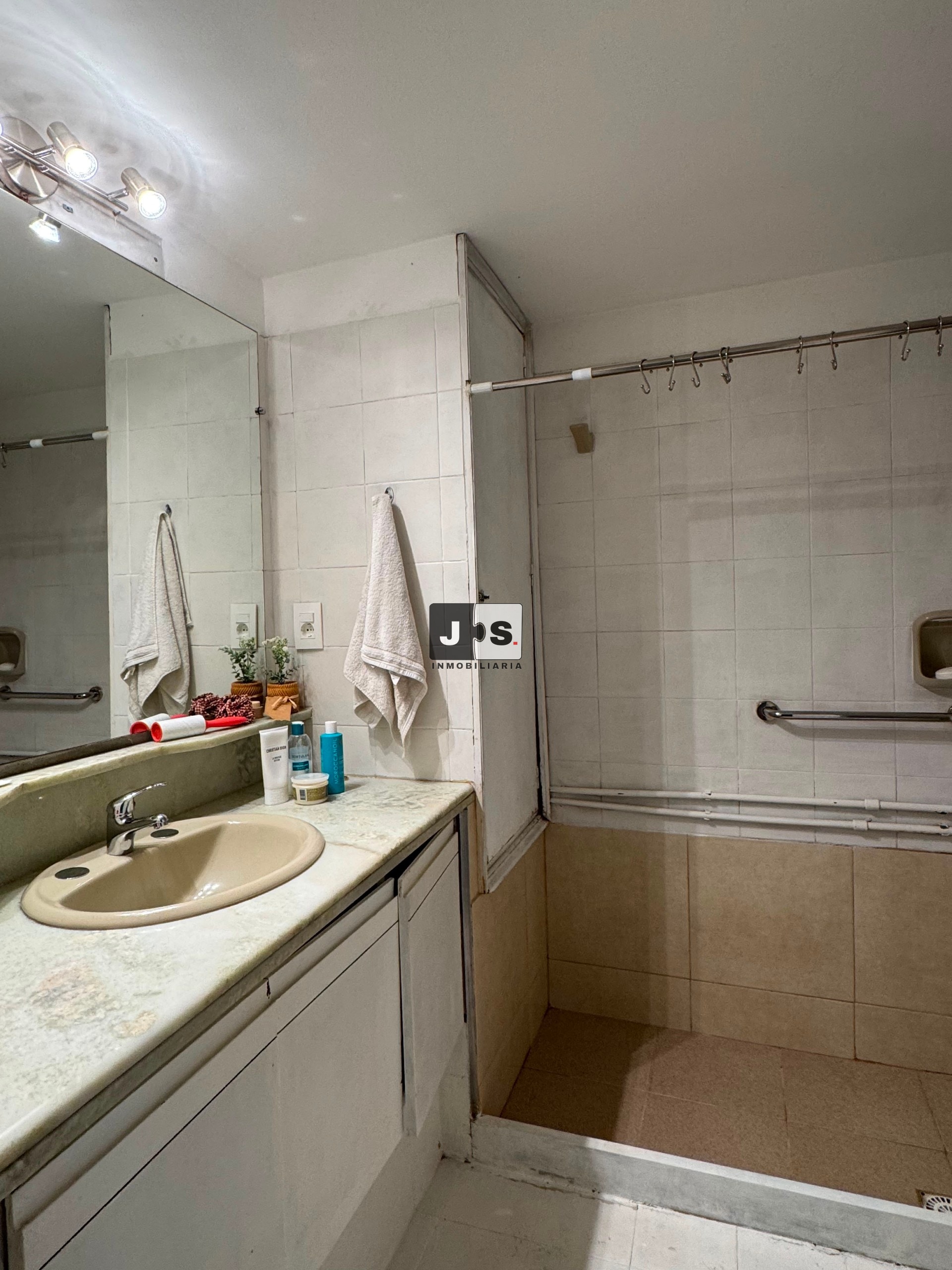 Alquilo apartamento 3 dormitorios c/ cochera Barrio Pocitos · Foto 8