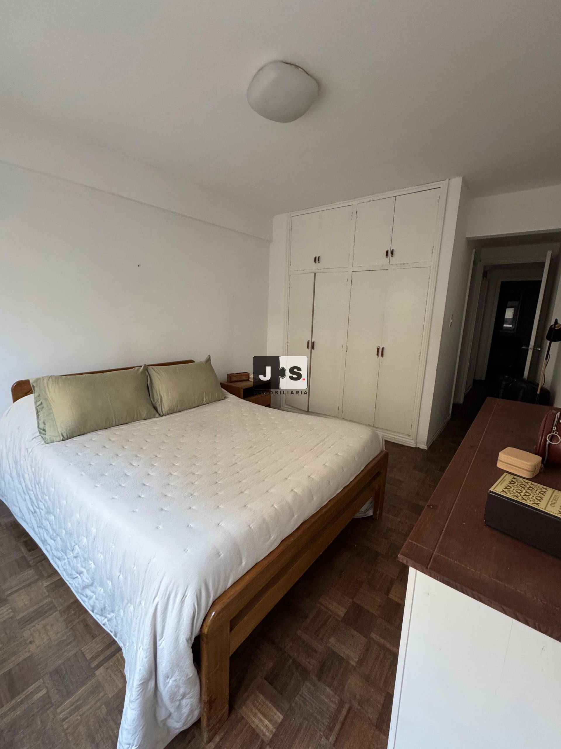 Alquilo apartamento 3 dormitorios c/ cochera Barrio Pocitos · Foto 2