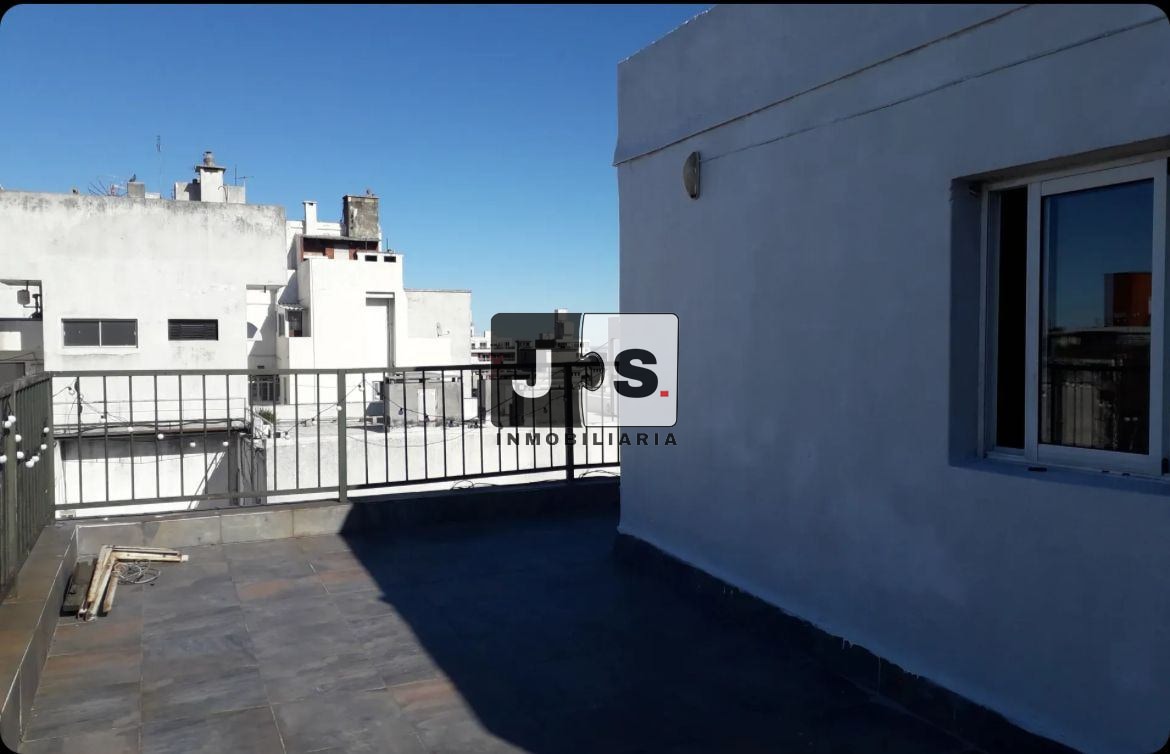 Alquilo Apartamento PentHouse 1 dormitorio con terraza Centro · Foto 5