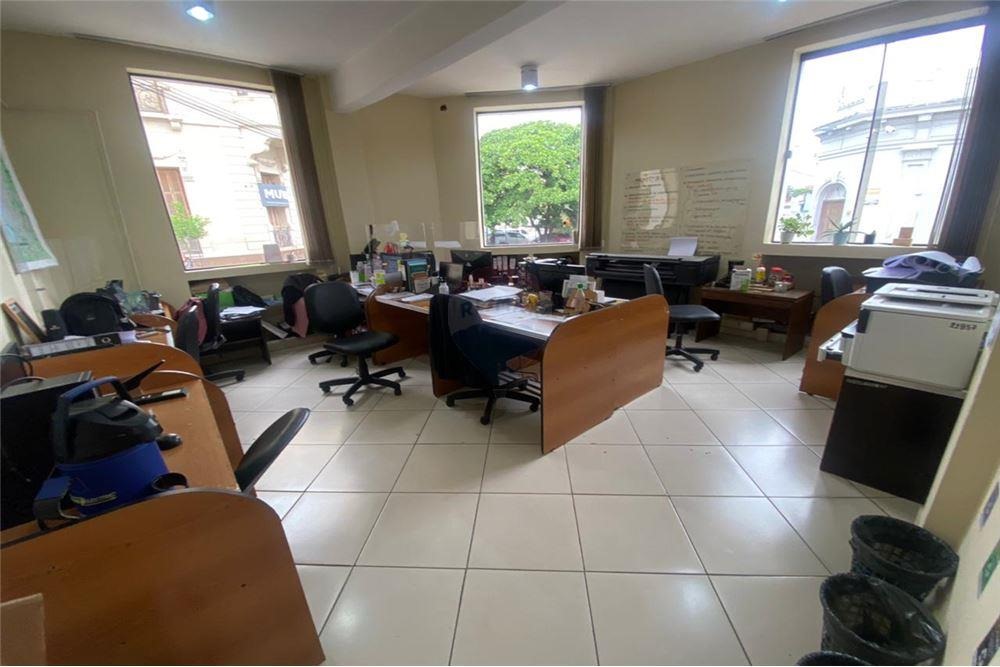 VENDO PROPIEDAD PARA OFICINA EN EL CENTRO DE ASUNCION — foto 3