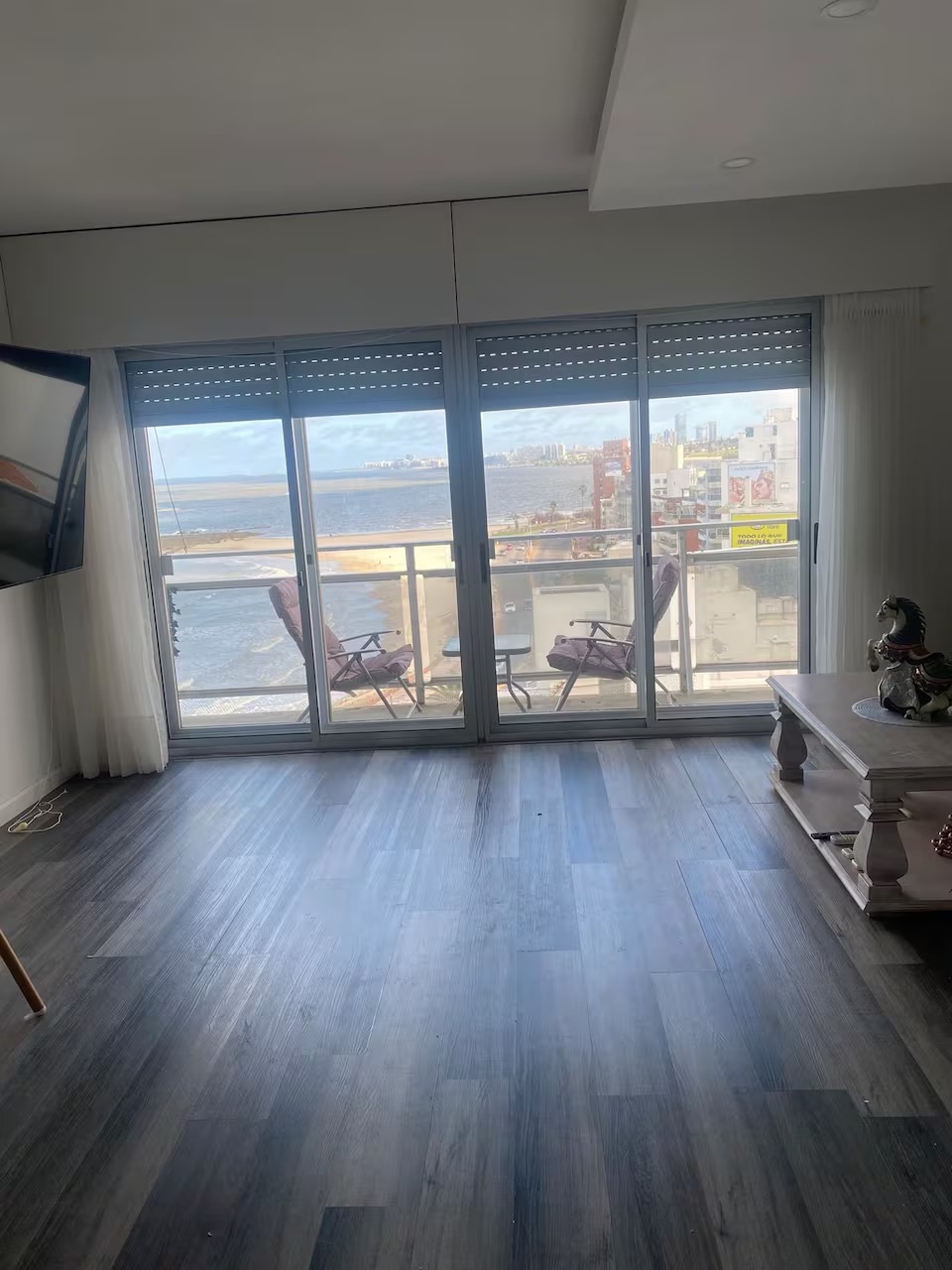ALQUILER apartamento amoblado de 3 dormitorios, cochera y balcon en Malvin · Foto 6