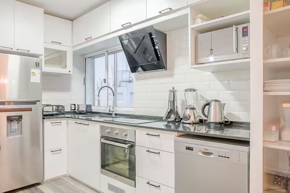 ALQUILER apartamento amoblado de 3 dormitorios, cochera y balcon en Malvin · Foto 11