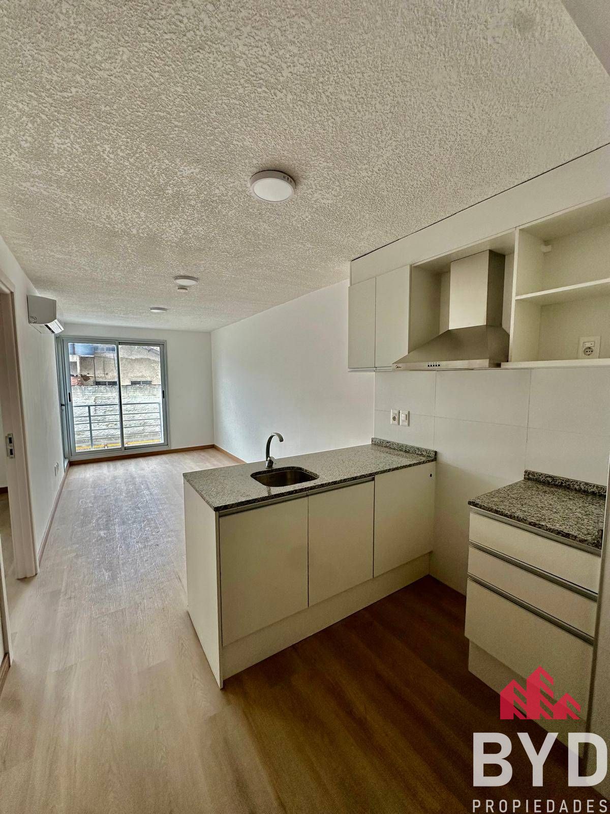 Apartamento en alquiler c/ cochera en Tres Cruces