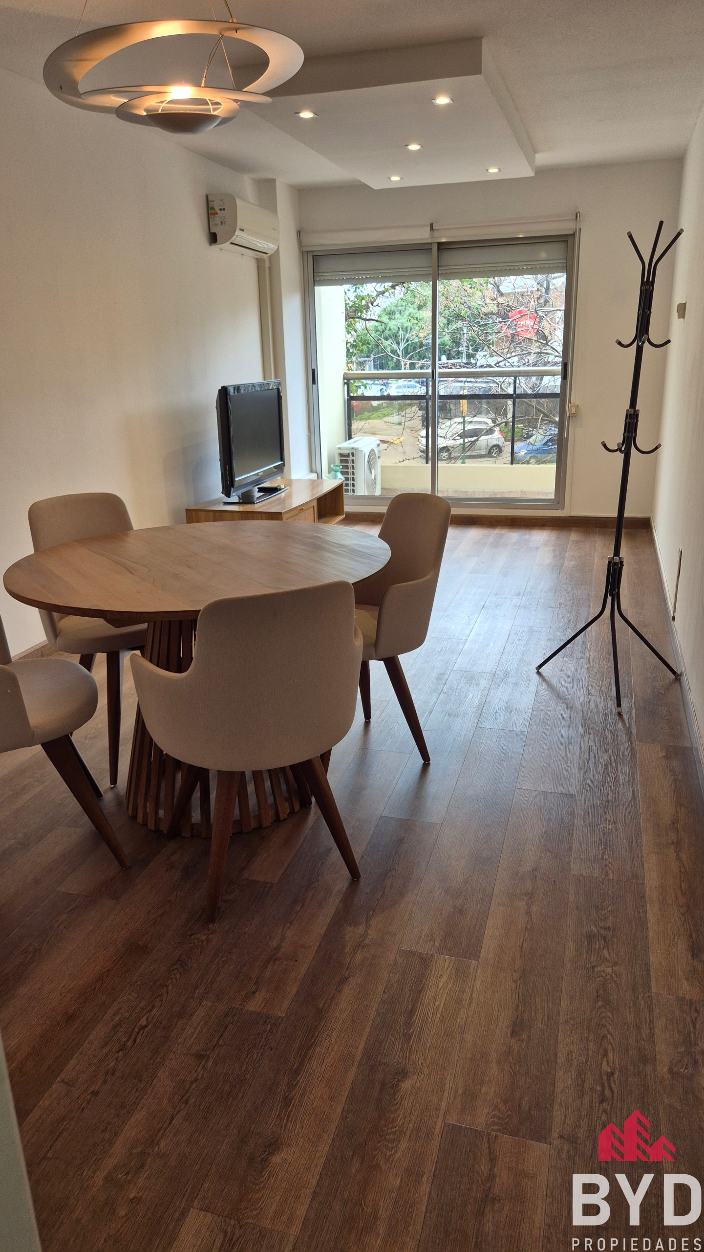 Apartamento en alquiler c/ cochera en Pocitos