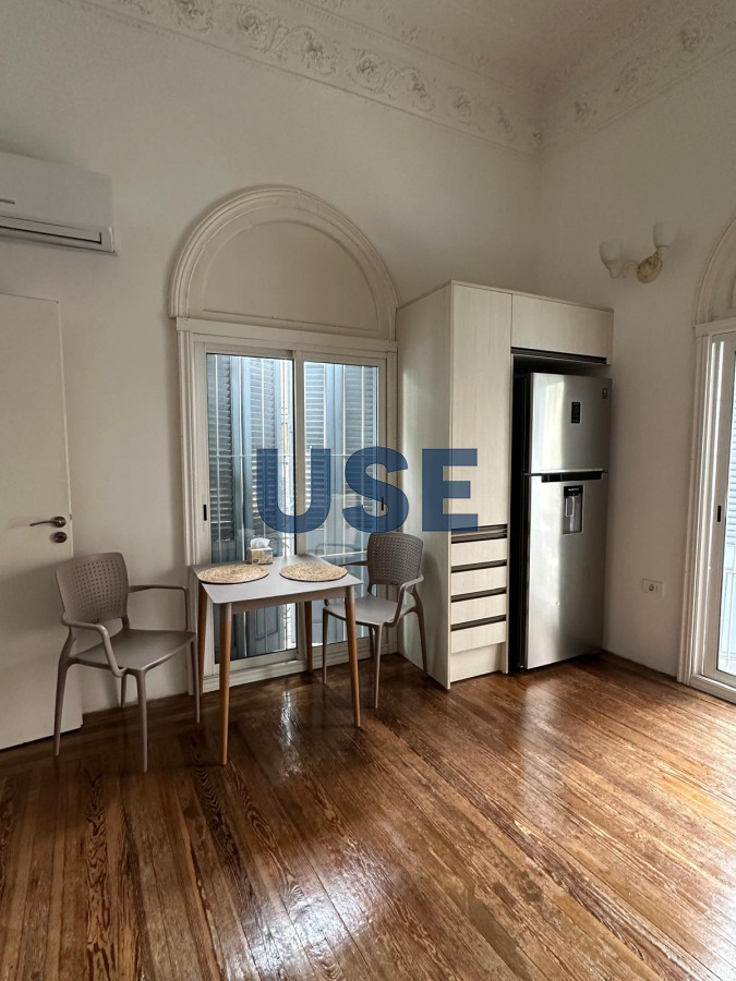 Apartamento de 1 dormitorio con techos altos