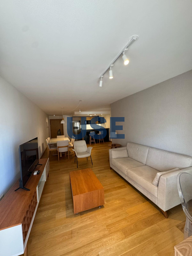 Apartamento de 1 dormitorio, amoblado, con balcón