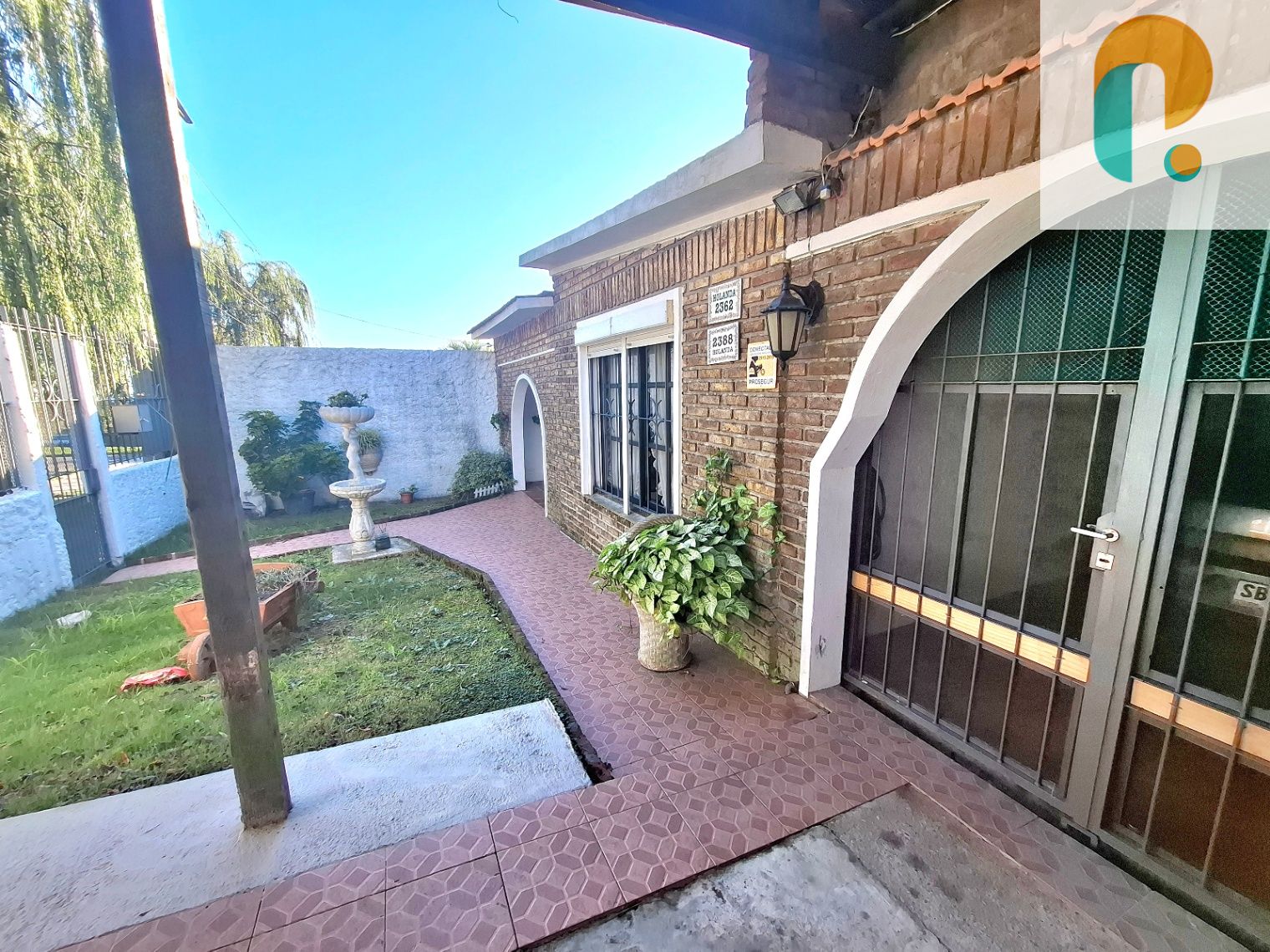 Casa en venta c/ cochera en Cerro