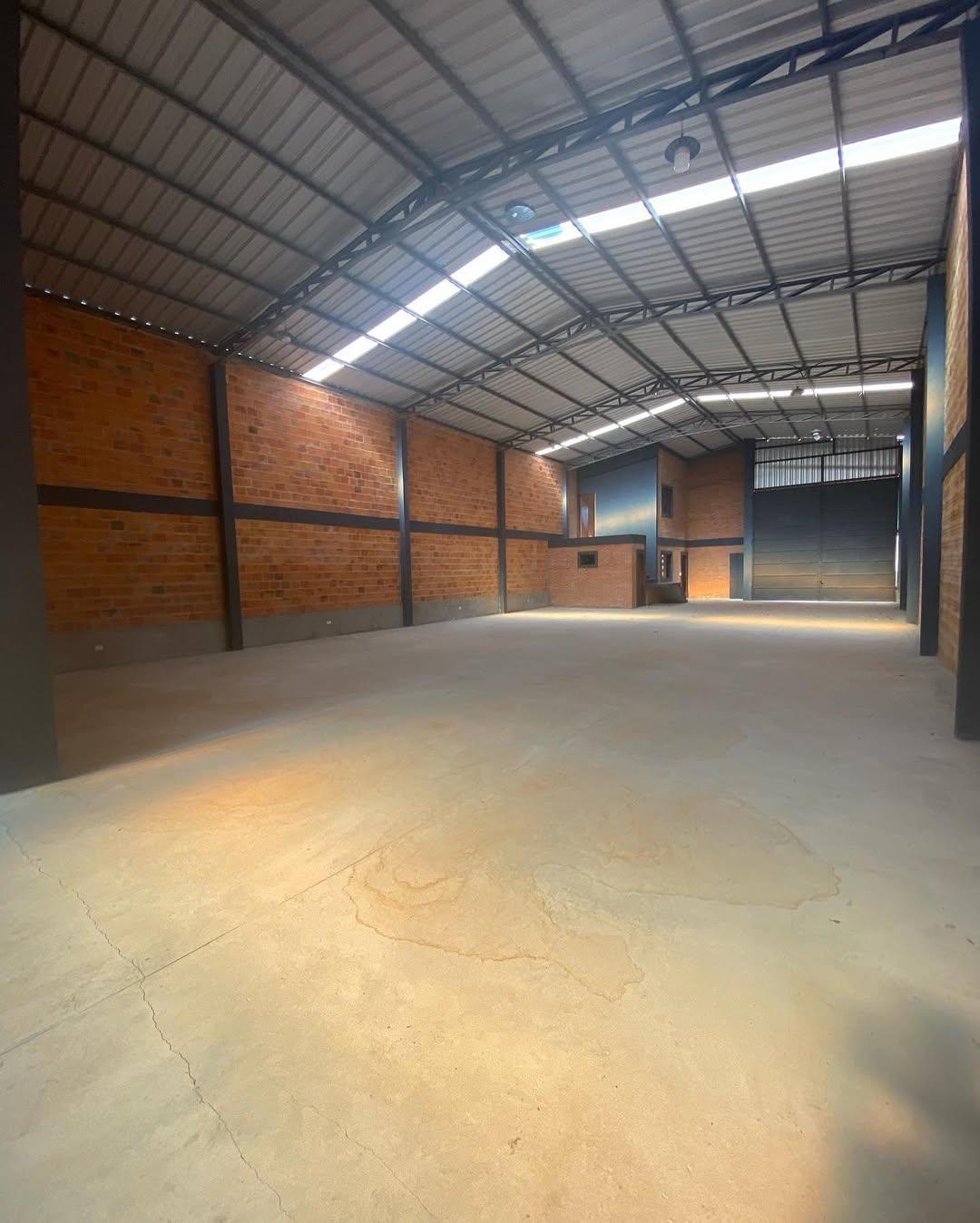 Depósito en alquiler de 330m2 ubicado en Mariano Roque Alonso — foto 2