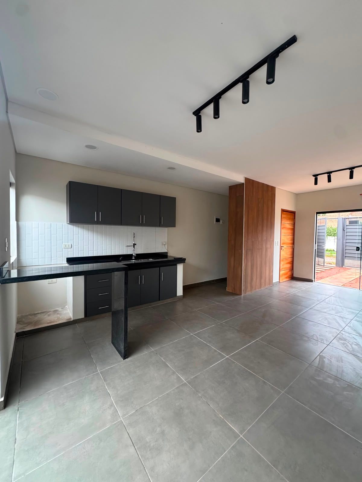 Casa En Venta Con Cochera En Segundo Barrio — foto 2