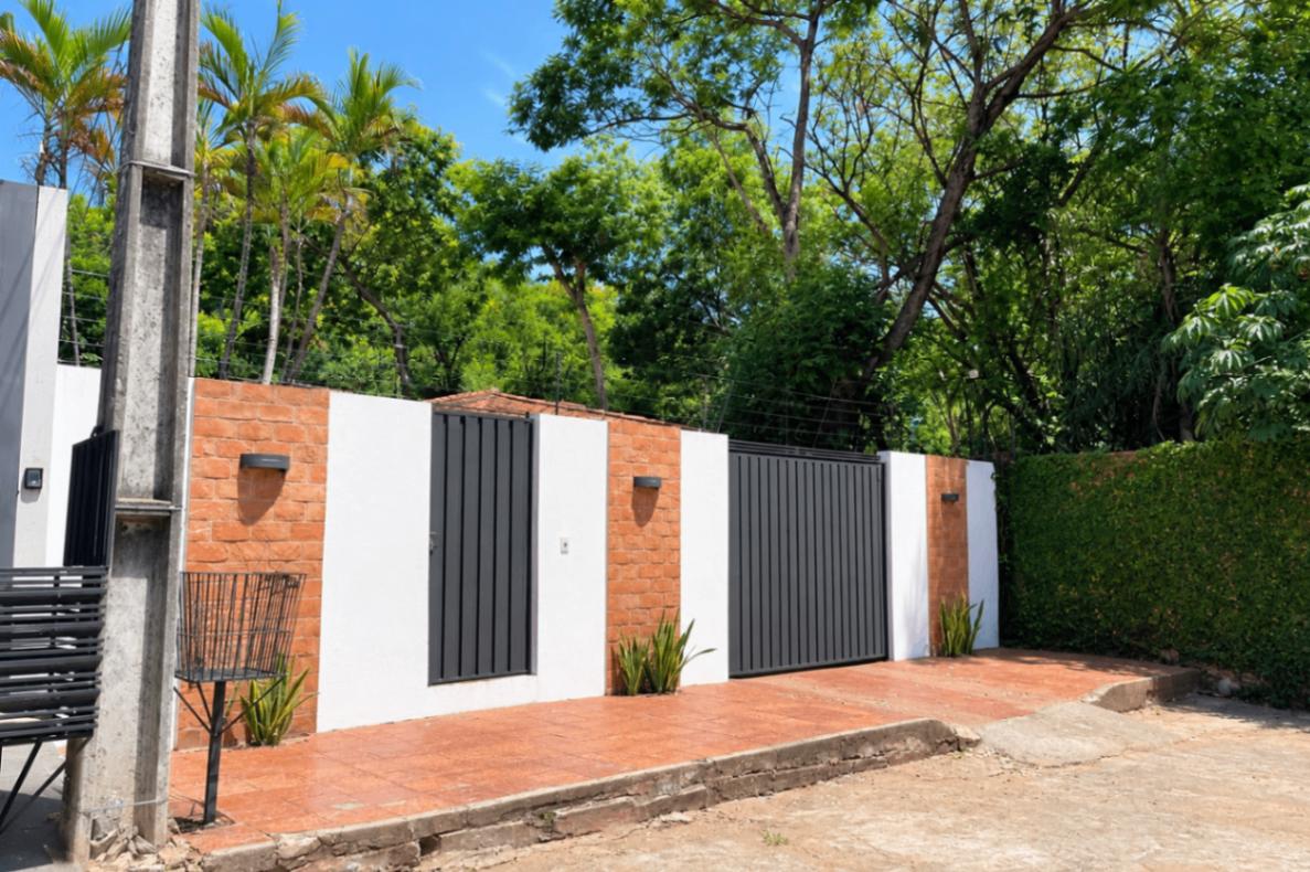 Casa en venta c/ cochera en Valle Apu'a II - foto 1