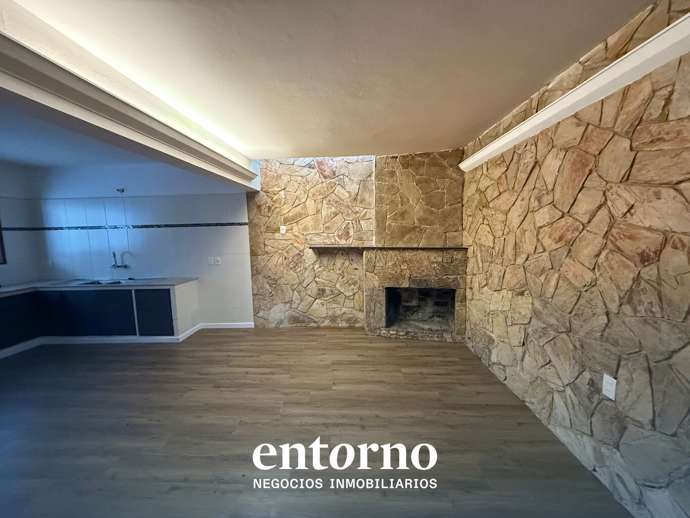 Casa en Alquiler cerca WTC y Montevideo Shopping | 5 Dormitorios + Fondo · Foto 10